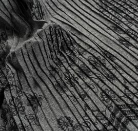 Tvíd plisé s výšivkou šedočerná/černá