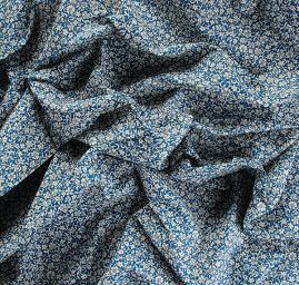 Bavlněná látka tisk motiv květin modrá