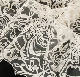 Krajka luxusní výšivka na tylu smetanová