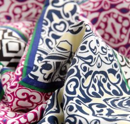 Viskozová šatová látka ornamentální vzor