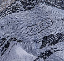 Panorama Praha šedá/černá zlatá výšivka kupón