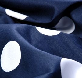 Pružná bavlněná látky vzor puntíky bílá/tm.modrá
