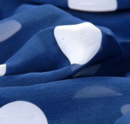 Šifon vzor puntík bílá/tm.modrá