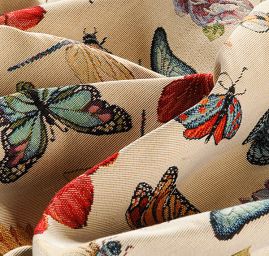 Dekorační látka se vzorem motýlů, berušek a květin