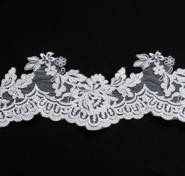Krajka lem květy bílá