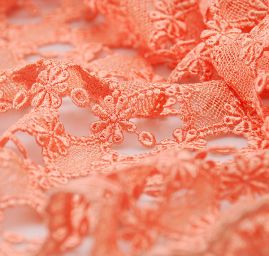 Krajka ve francouzském stylu lososová