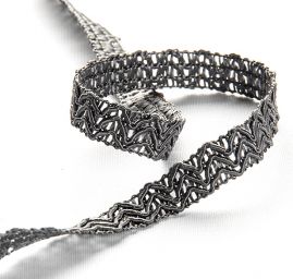 Oděvní prýmek šedý 