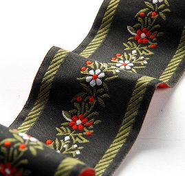 Folklórní stuha černozelená s květinovým vzorem