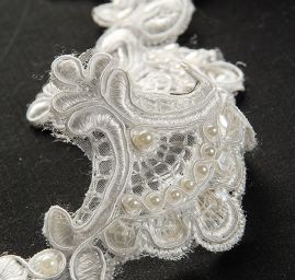 Krajka zdobný lem slonová kost korálky/flitry