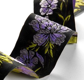 Stuha vyšívaná květy černá/fialová