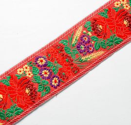 Folklórní stuha červená s květinovým vzorem