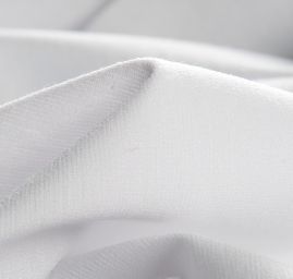 Středně silný úplet matný povrch bílý