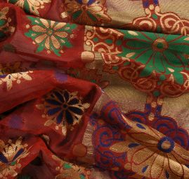 Brokát vzor ornamentu s bordurou zlatá/hnědá