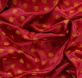 Brokát se vzorem drobného ornamentu starozlatá/vínová