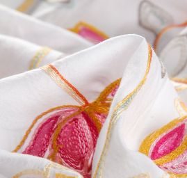 Viskozová letní látka s výšivkou bílá