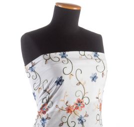 Viskozová letní látka s výšivkou květin bílá