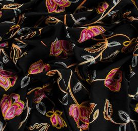 Viskozová letní látka s výšivkou černá