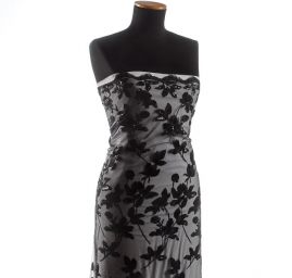 Krajka výšivka na tylu s flitry vzor květin černá II.jakost