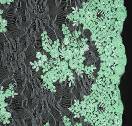 Krajka na vzorovém tylu květy světle zelená