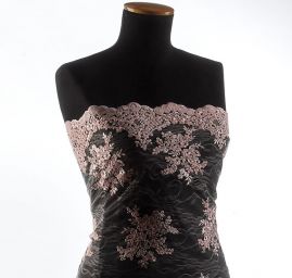 Krajka na vzorovém tylu květy pastel růžová