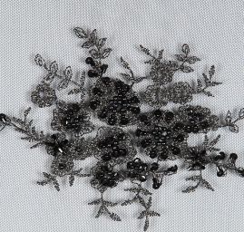 Krajka výšivka na tylu s korálky rokajlem černá/stříbrná