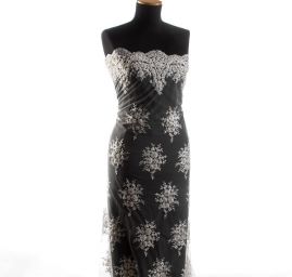 Krajka výšivka na tylu s korálky rokajlem slon. kost