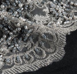 Krajka výšivka na tylu s korálky rokajlem šedá/stříbrná