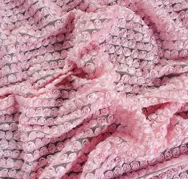 Efektní tyl se stužkovou aplikací růžiček růžových