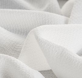 Žoržet šatový s krajovými lemy lomená bílá