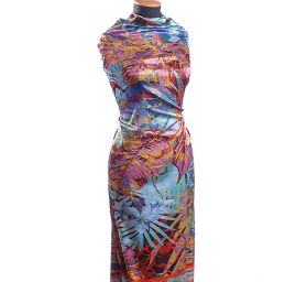 Atlasová látkla motiv listů/hadí kůže červená