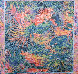 Atlasová látka motiv listů/hadí kůže modrá