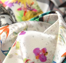 Atlas nevšední geometrický motiv kostky/květy/krajka