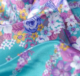 Atlas variace kimono květy bordura tyrkysová