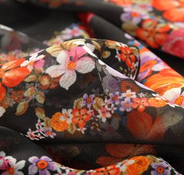 Žoržet variace kimono květy bordura černá