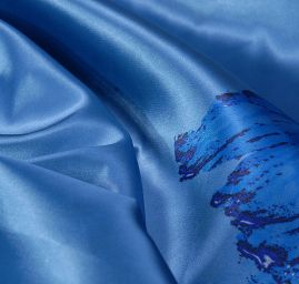 Atlas motiv velkých květů modrá