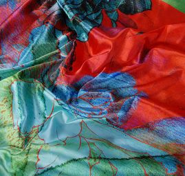 Atlas motiv květin ve stylu akvarelové malby zelený