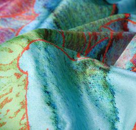 Atlas motiv květin ve stylu akvarelové malby zelený