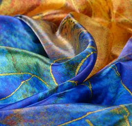 Atlas motiv květin ve stylu akvarelové malby modrý