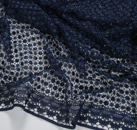 Efektní hrubá krajka vzor květy tm.modrá