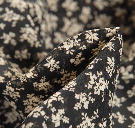 Šifón drobný květinový vzor černý