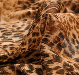 Šifon plisé zvířecí motiv hnědý