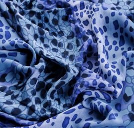 Šifon viskozový zvířecí motiv modrá/fialová