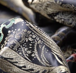 Látka brokát orientální motiv černý