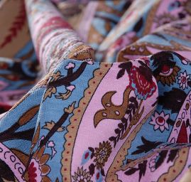 Úplet motiv paisley vínovohnědý