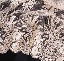 Krajka efektní výšivka na tylu zlatá