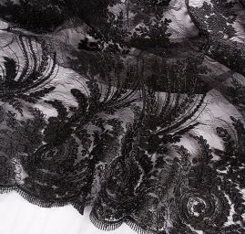 Efektní krajka výšivka na tylu černá