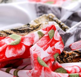 Letní úplet digitální tisk motiv mince koloseum květy