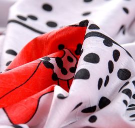 Letní úplet digitální tisk motiv puntíky a vlčí máky