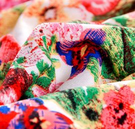 Viskozový úplet květinový motiv smetanový  II.jakost