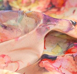 Jemný šifon romantický motiv růží růžovo/oranžový